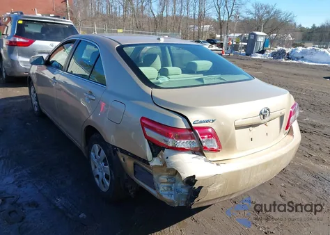 2011 Toyota Camry Le z USA, uszkodzony, nr VIN 4T1BF3EK4BU752276